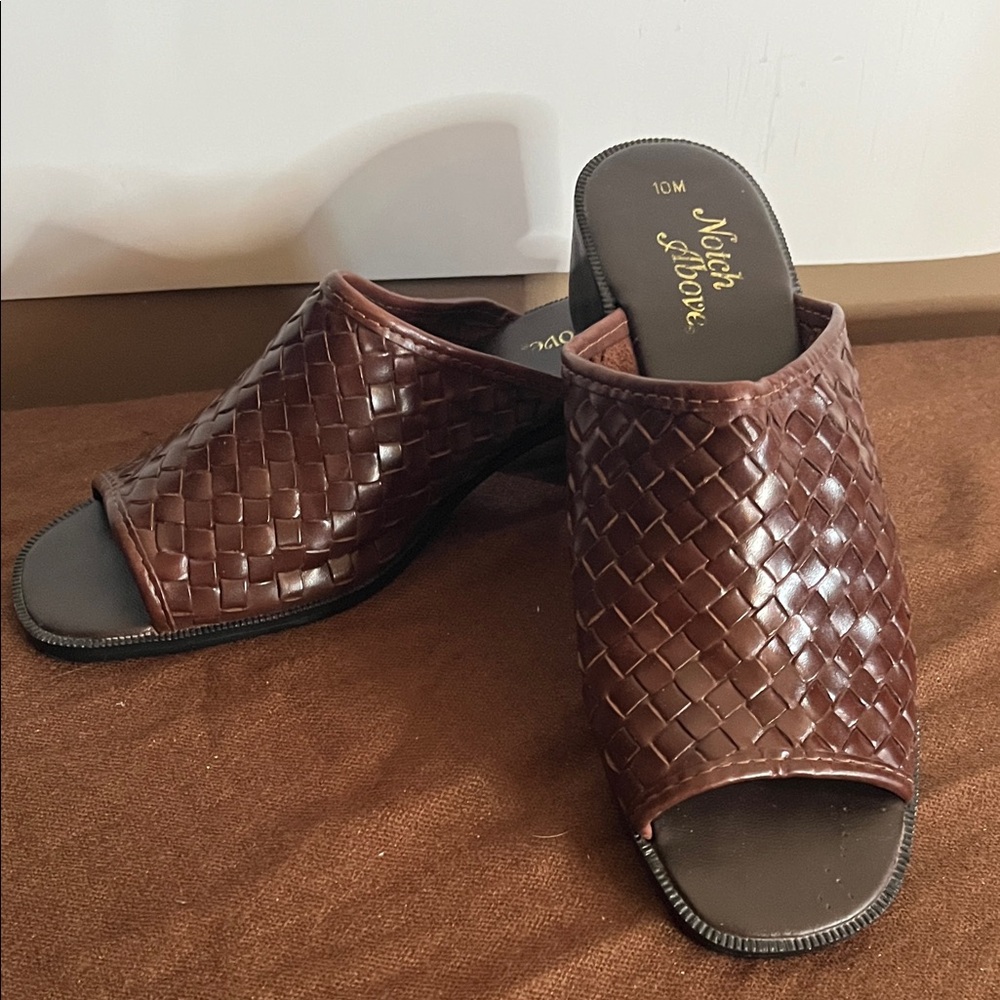 😄Notch Above woven leather slides shoes 10